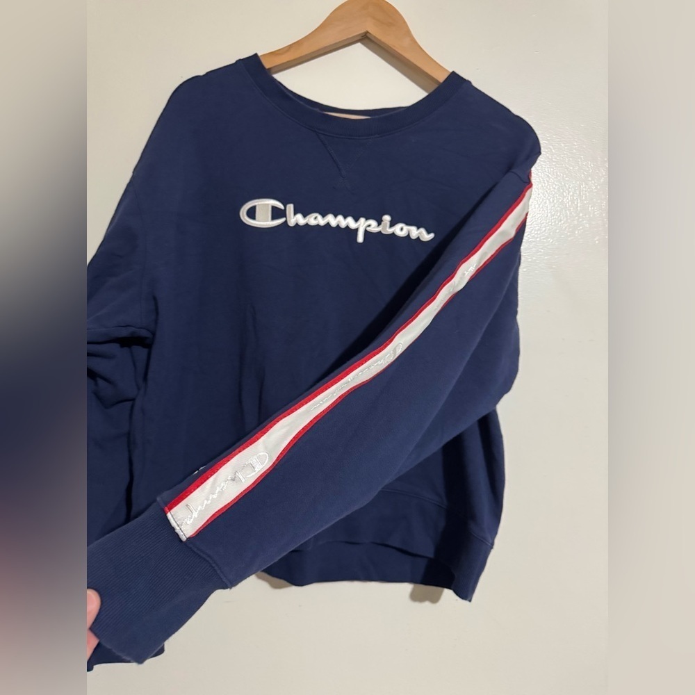Champion Heritage Crew sweatshirt Dark Blue Crewneck with Red and White Accents - Picture 4 of 7